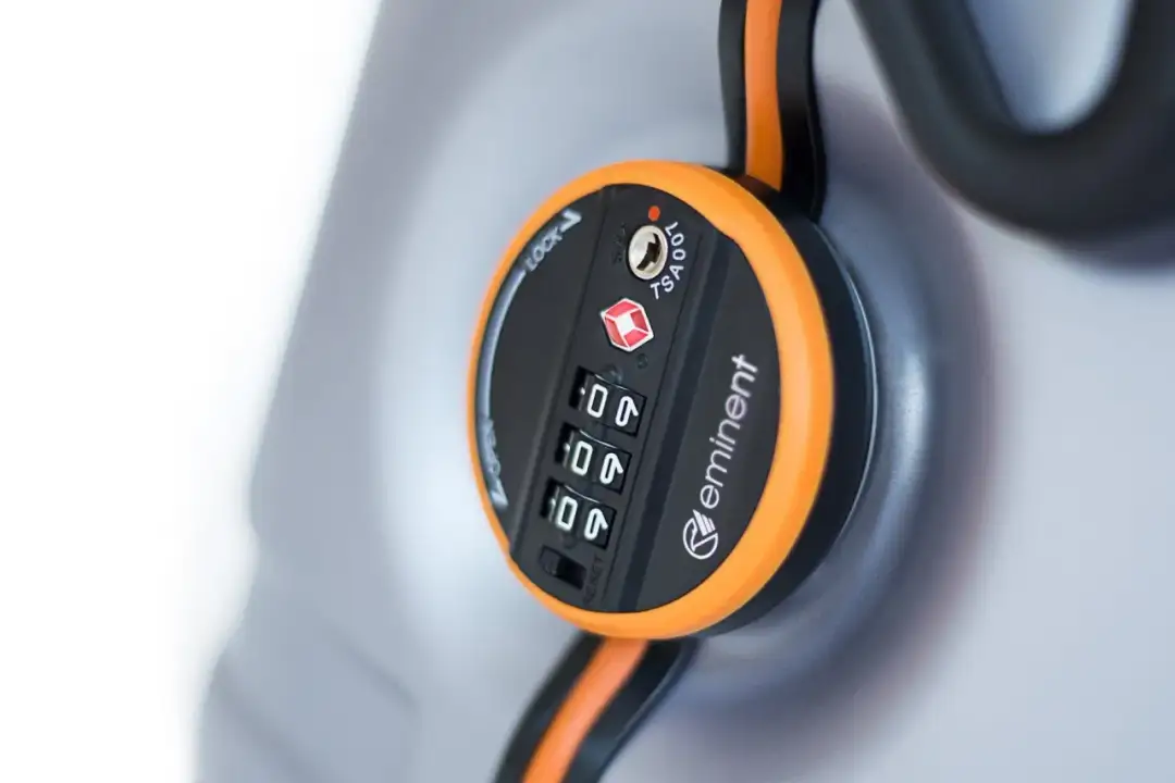 Jak odblokować zamek w walizce - proste sposoby na szybkie otwarcie