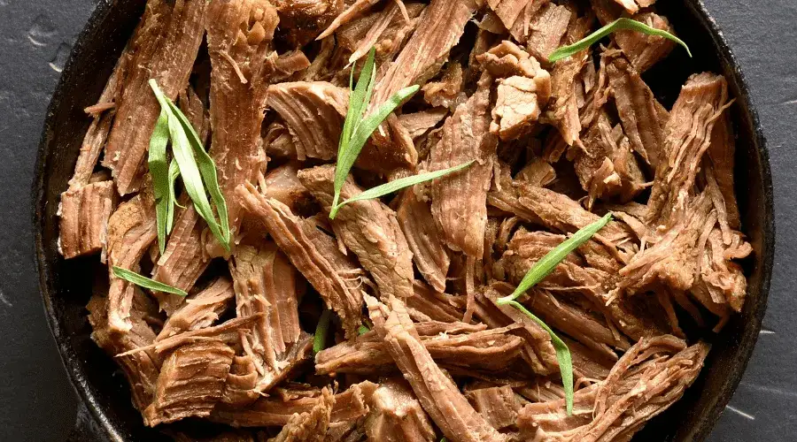 Jak zrobić szarpaną wołowinę - proste przepisy, które zachwycą smakami