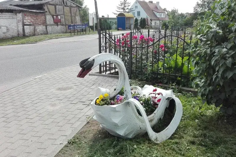 Jak zrobić łabędzia z opony - prosty sposób na piękną dekorację ogrodową