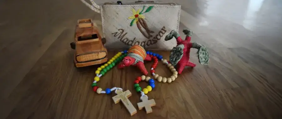 Kolorowy różaniec znaczenie: jak kolory symbolizują kontynenty