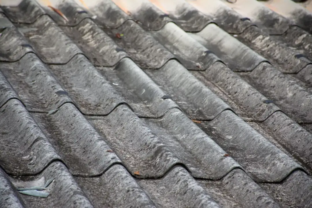 Jak uzyskać dofinansowanie do wymiany dachu i uniknąć wysokich kosztów