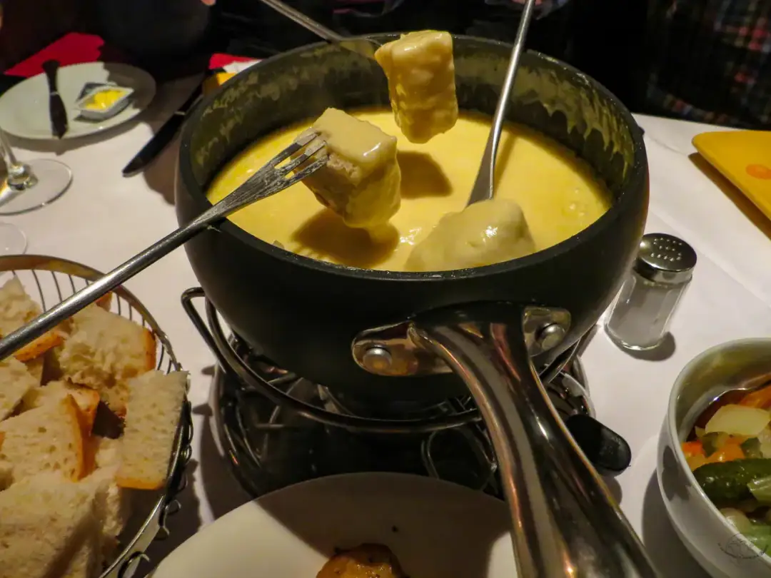 Jakie jedzenie do Szwajcarii? Przewodnik po limitach i przepisach