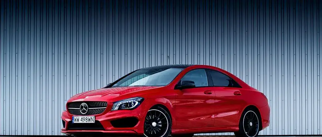 Mercedes CLA 250 4MATIC – osiągi, wyposażenie i zalety sportowego sedana