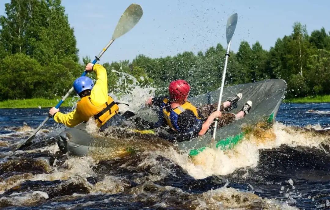 Polskie tory kajakowe: Przewodnik po sportach wodnych i emocjach