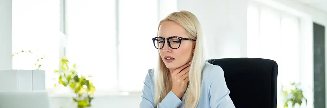 Skuteczne metody leczenia bólu gardła od klimatyzacji, które pomagają