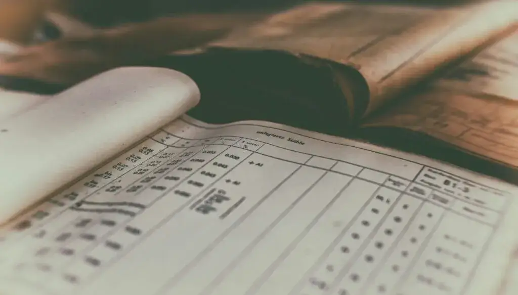 Jak ustalić właściciela nieruchomości bez księgi wieczystej i uniknąć problemów