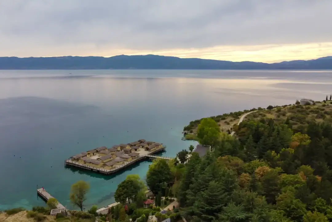 Jezioro Ochrydzkie w Macedonii: kompleksowy poradnik turystyczny 2025