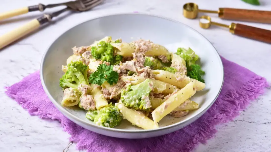 Penne z brokułami: zdrowy i prosty przepis na pyszne danie