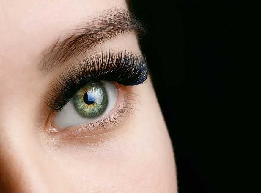 Jakie kępki rzęs wybrać, by uzyskać naturalny i piękny efekt?