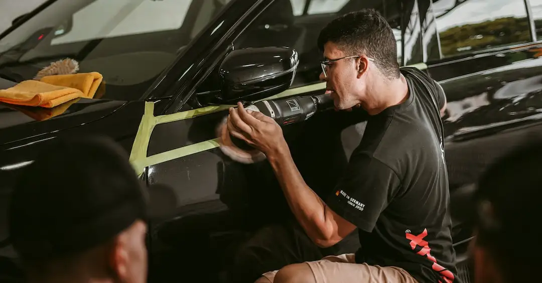 Polerowanie i mycie lakieru - ochrona przed zarysowaniami