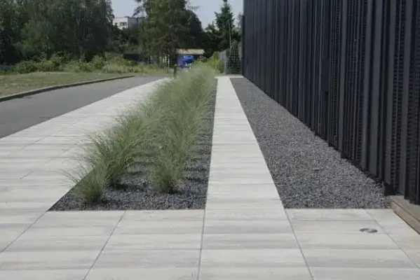 Jaki materiał na podjazd: wybierz trwałe i estetyczne rozwiązania