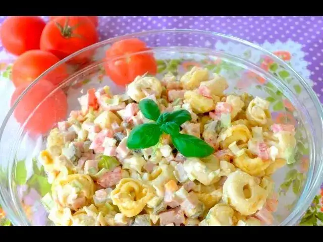 Jak zrobić sałatkę z tortellini – prosta i smaczna receptura na każdą okazję