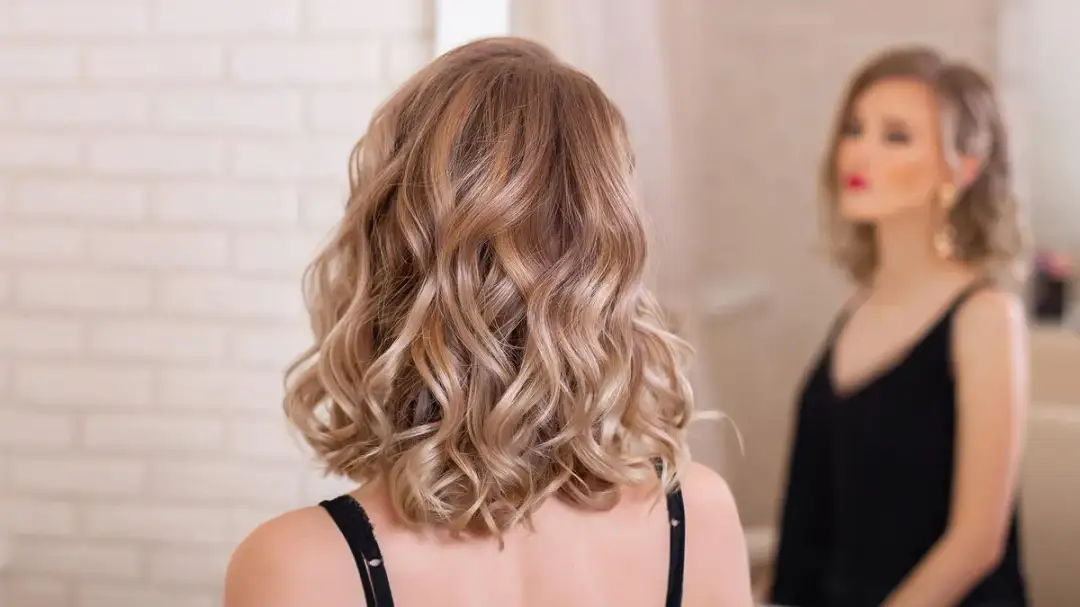 Fryzura na co dzień średnie włosy – proste i stylowe pomysły na każdy dzień