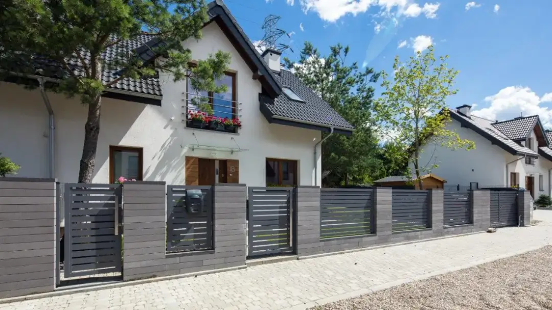 Najpierw kostka czy elewacja - poznaj kluczowe aspekty planowania prac