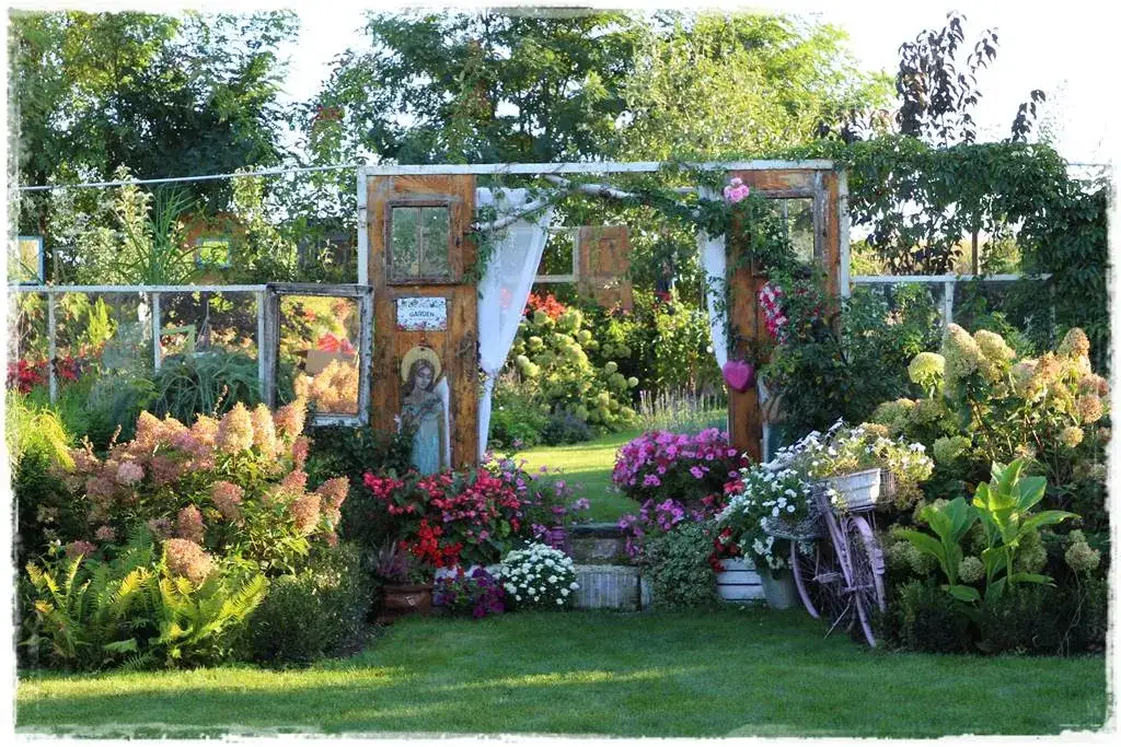 Stare dachówki w ogrodzie: Rewelacyjne pomysły na tanie i ekologiczne dekoracje