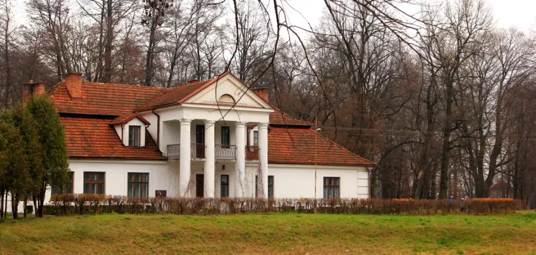Zabytkowe dworki w Podkarpackiem – odkryj ich historię i urok