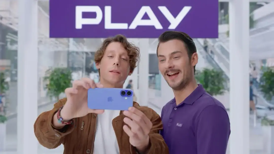 Kto śpiewa w najnowszej reklamie Play? Zobacz gwiazdę za smartfonami