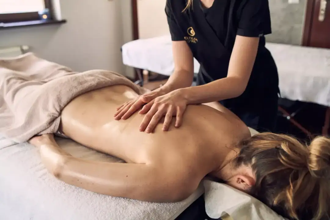 Jak się ubrać na masaż? Kompletny poradnik bez stresu!