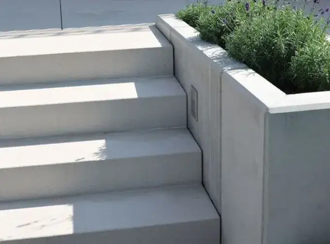 Stopnie na schody betonowe: trwałe i estetyczne rozwiązanie