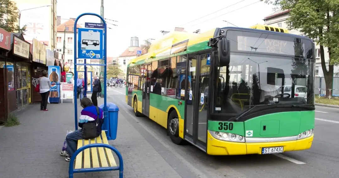 Gdzie odjeżdża autobus 672 w Katowicach? Znajdź przystanek teraz