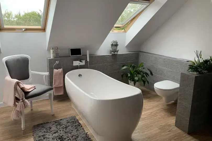 Jakie krzesło do łazienki wybrać dla komfortu i bezpieczeństwa?