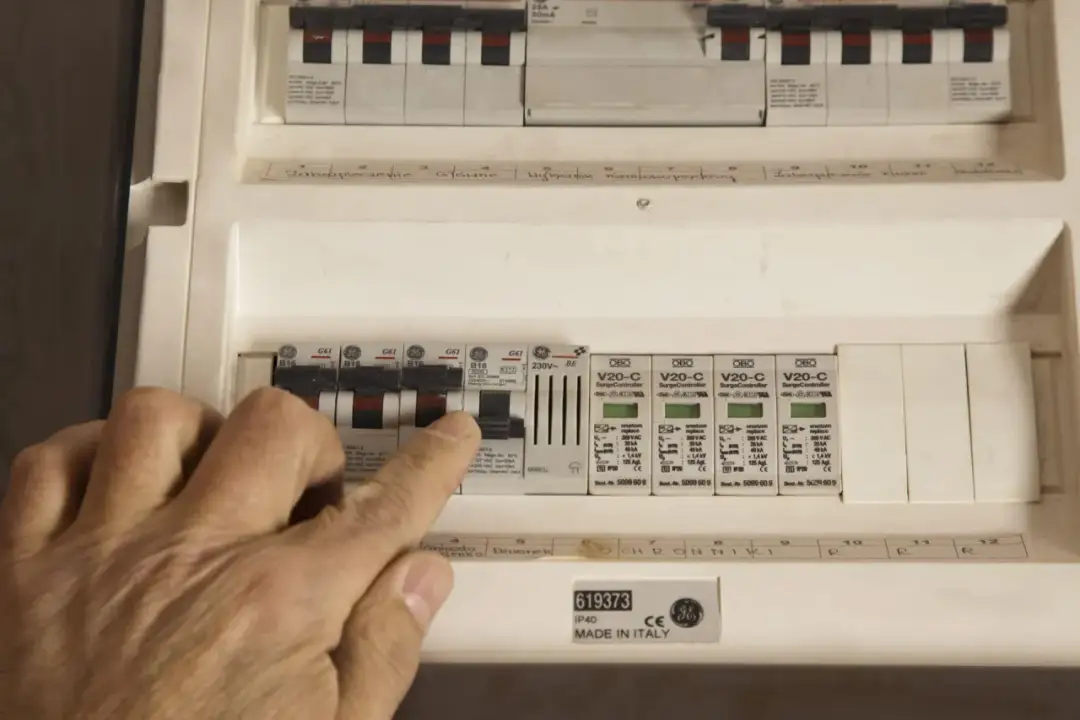 Po jakim czasie odcinają prąd i jakie masz prawa jako odbiorca energii