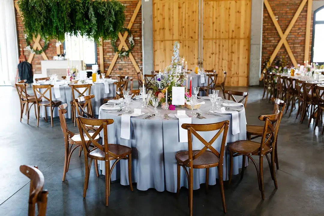 Ile osób zmieści się przy stole okrągłym 180 cm? Sprawdź teraz!