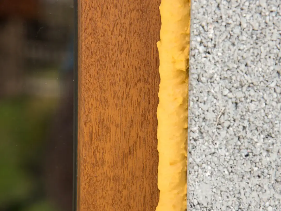 Czym umyć ręce po piance montażowej? Skuteczne i bezpieczne metody