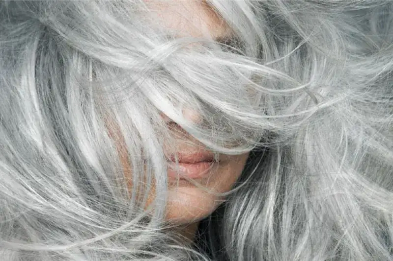 Najlepsze farby do siwych włosów! Co wybrać i czym się kierować?