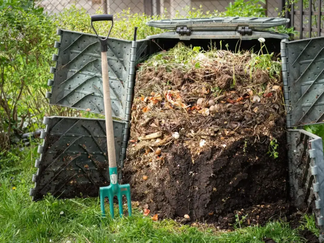 Jak zrobić kompost w ogrodzie – proste kroki do idealnego kompostu