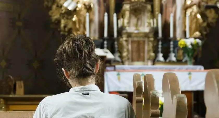 Kogo obejmuje dyspensa od niedzielnej mszy świętej? Sprawdź zmiany