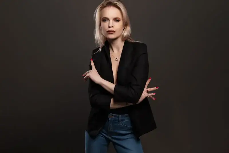 Jak znaleźć modelkę do zdjęć: 7 skutecznych metod dla fotografów