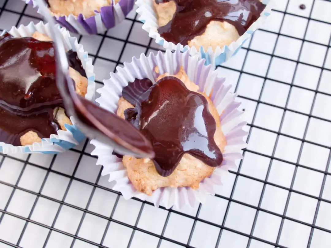 Jak zrobić polewę na ciasto - proste przepisy i sprawdzone metody