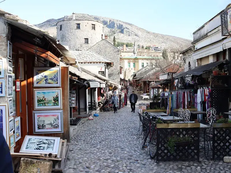 Czy bezpiecznie jest w Bośni? Poznaj prawdę o zagrożeniach dla turystów