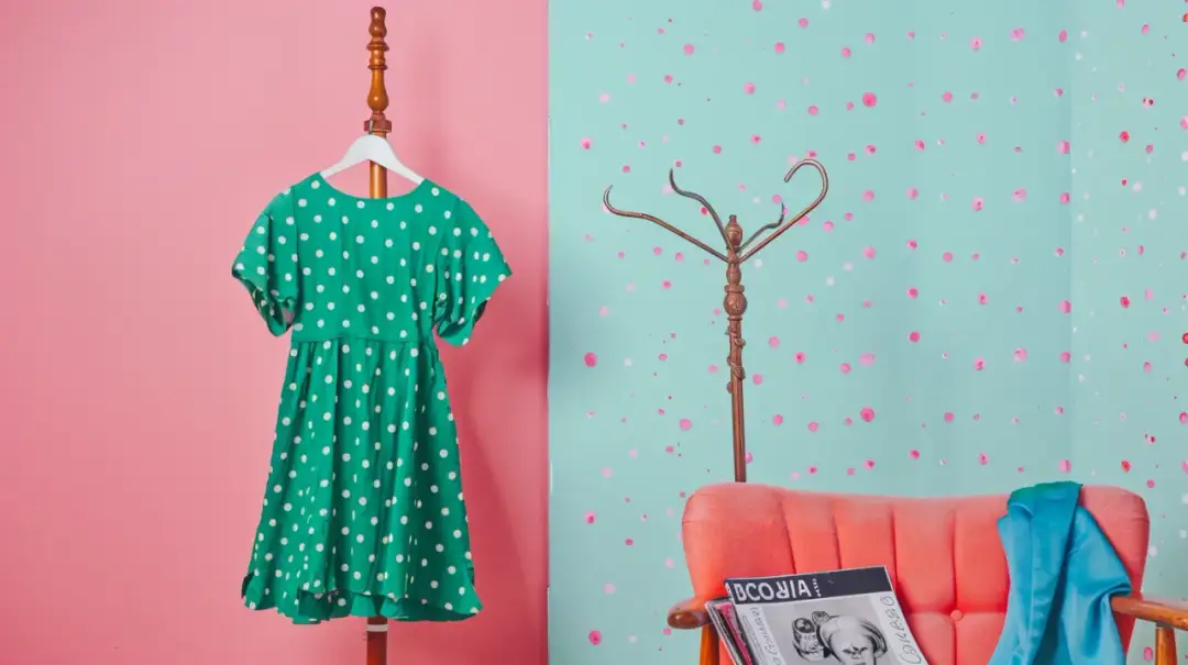 Dlaczego sukienka zielona w groszki wróciła do łask? Historia mody