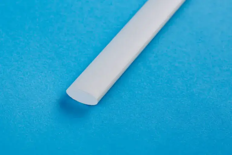 Fiszbiny do rolet: klucz do elegancji i funkcjonalności osłon