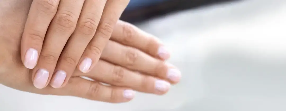 Co na suche skórki? Sprawdzone metody i produkty dla pięknych dłoni.