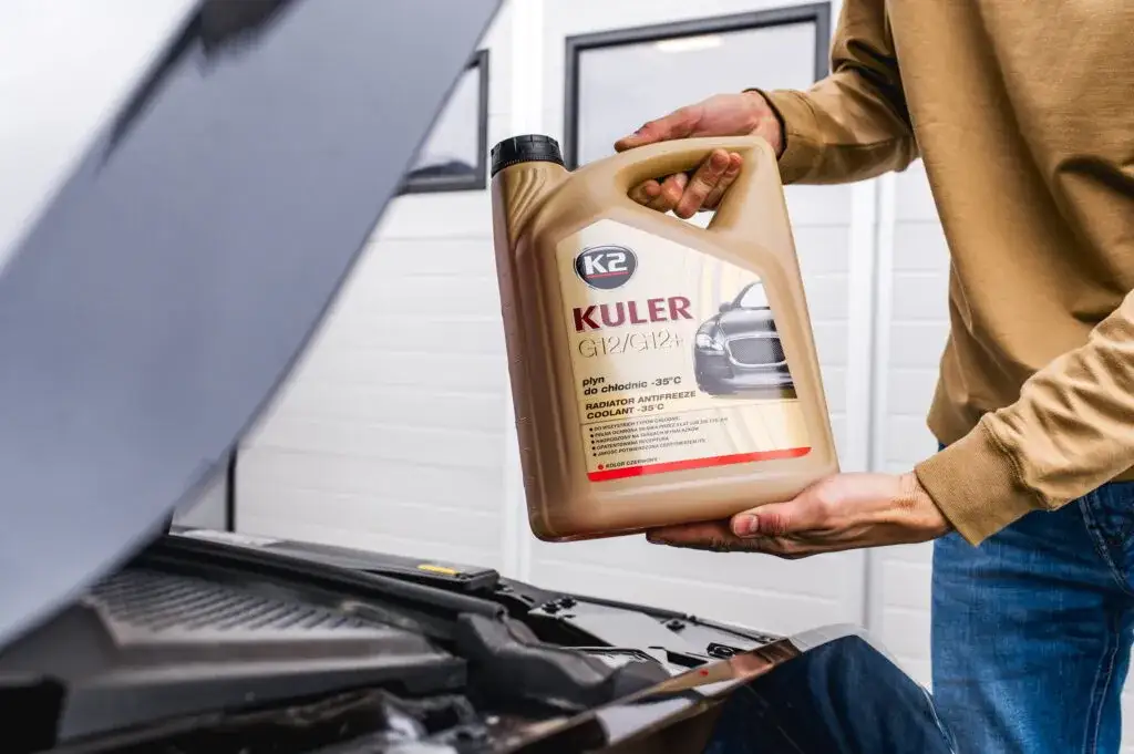 Płyn do chłodnic G11 czy G12: Kluczowe różnice i wybór dla Twojego auta