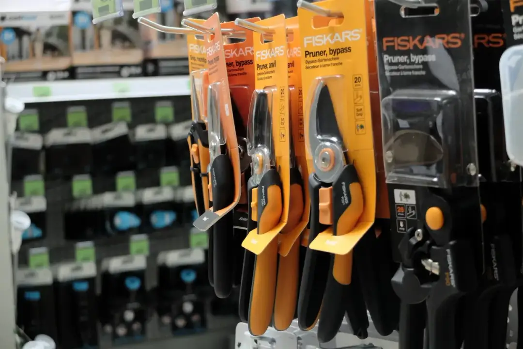 Łopata Cellfast czy Fiskars - która jest lepsza do ogrodu?