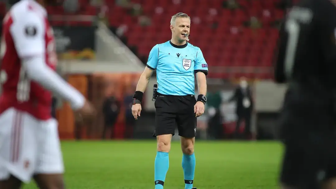 Zarobki sędziów piłkarskich w Polsce – ile naprawdę zarabiają?