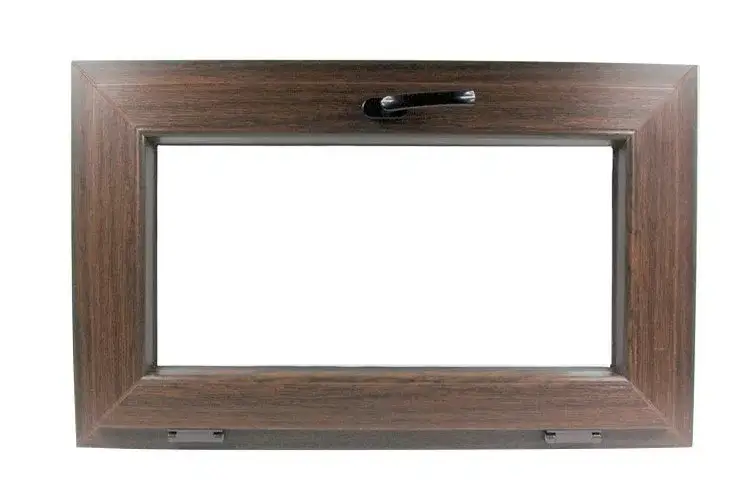 Okna z ciemnego dębu: elegancja i trwałość w Twoim domu