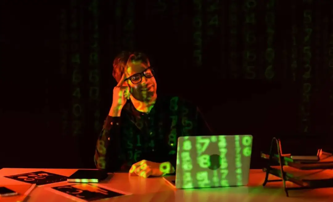 Kto wymyślił system binarny? Odkryj jego fascynującą historię