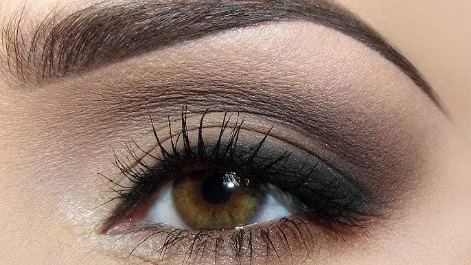 Jak zrobić ciemny makijaż oczu: 10 kroków do perfekcyjnego looku