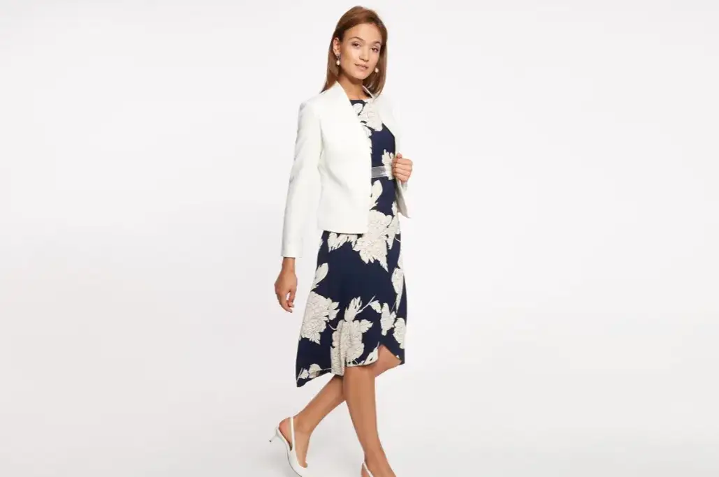 Strój na rocznicę ślubu jako gość? Wybierz z klasą i uniknij wpadki!