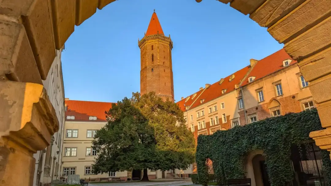 Zamek Piastowski w Legnicy: Historia, Architektura i Tajemnice
