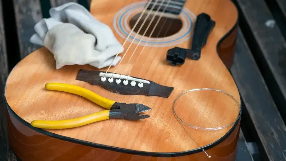 Jakie struny do gitary akustycznej wybrać, aby uniknąć rozczarowania?