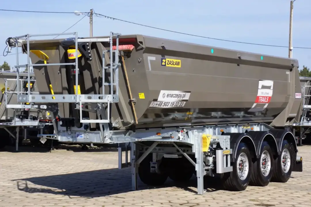Ile metrów ma naczepa tira? Odkryj standardowe wymiary i więcej