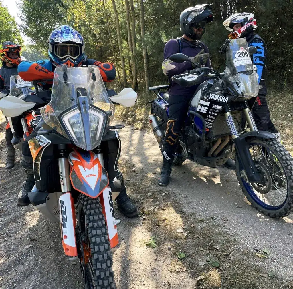 Najlepsze trasy motocyklowe w Mazurach: odkryj malownicze szlaki