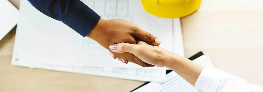 Ile bierze geodeta od słupka? Poznaj ukryte koszty pomiarów