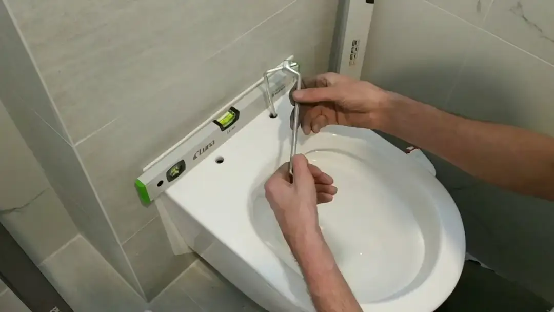 Jak podłączyć muszlę klozetową bez błędów - krok po kroku do sukcesu